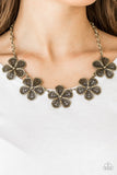 No Common Daisy-Brass Necklace-Paparazzi Accessories.